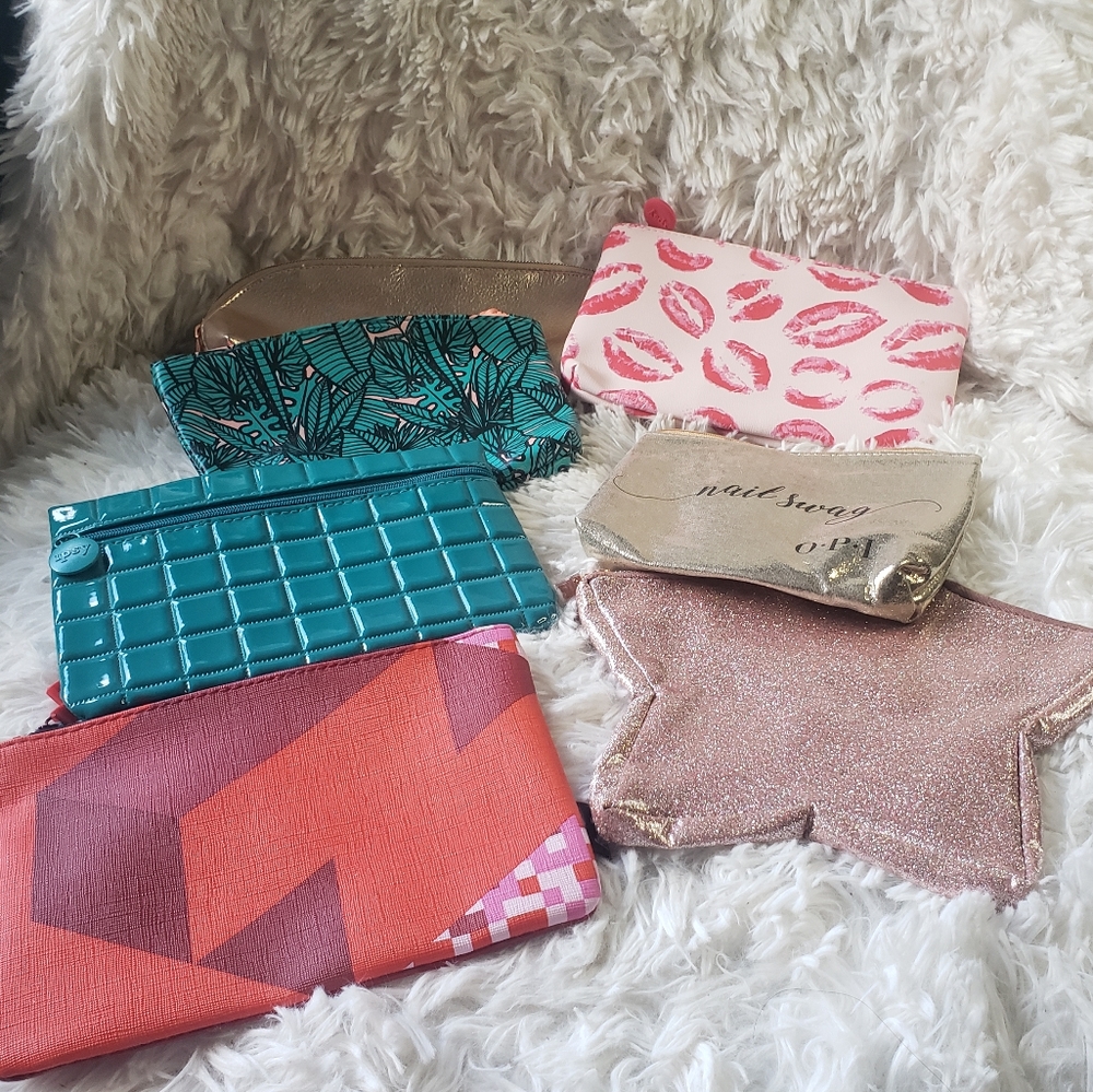 Bundle of 7 small makep bags